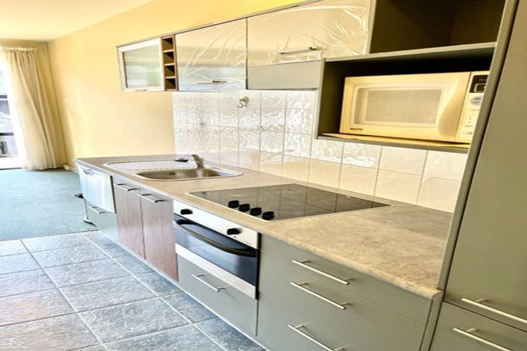 Photo of property in Atrium Apartments, 2r/154 The Terrace, Wellington Central, Wellington, 6011