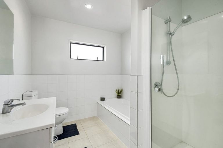 Photo of property in 24/22 Northcross Drive, Oteha, Auckland, 0632