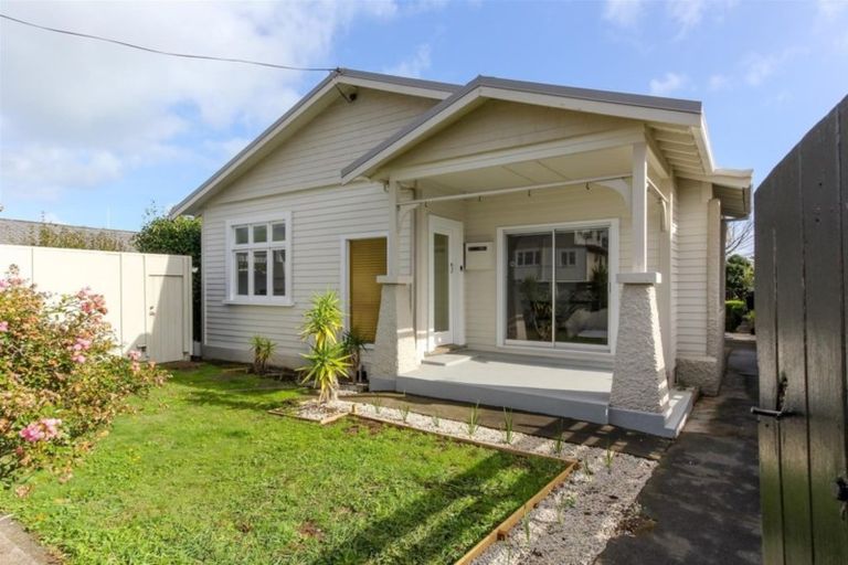 Photo of property in 22 Bulteel Street, New Plymouth, 4310