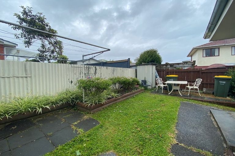 Photo of property in 2/7 Gardner Avenue, New Lynn, Auckland, 0600
