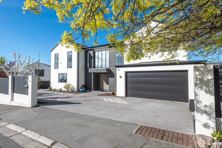 Photo of property in 2 Inverness Lane, Redcliffs, Christchurch, 8081