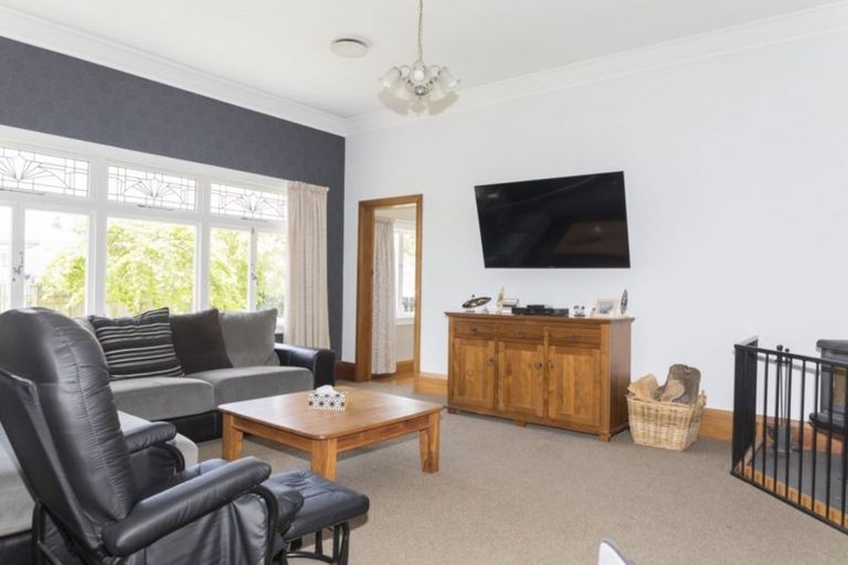 Photo of property in 9 Seddon Street, Dannevirke, 4930