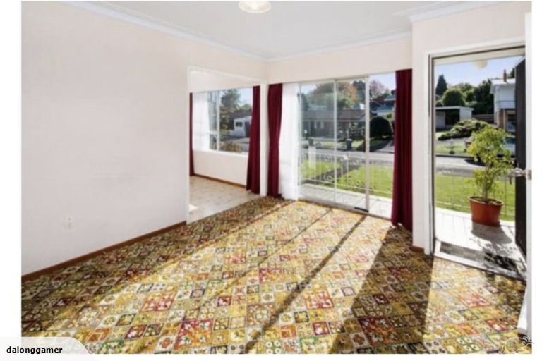 Photo of property in 3/1 Takapu Street, Henderson, Auckland, 0612
