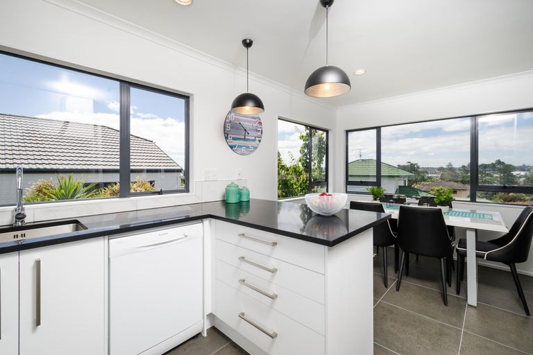 Photo of property in 14 Lesa Annis Place, Henderson, Auckland, 0612