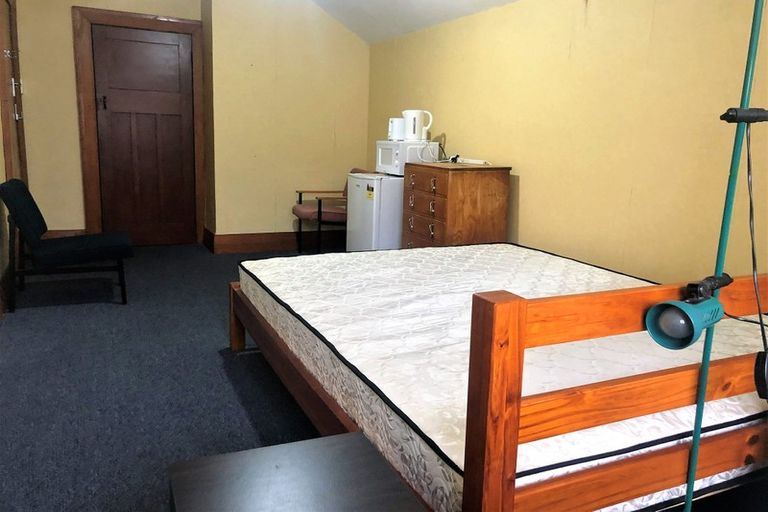 Photo of property in 82 Manor Place, Dunedin Central, Dunedin, 9016