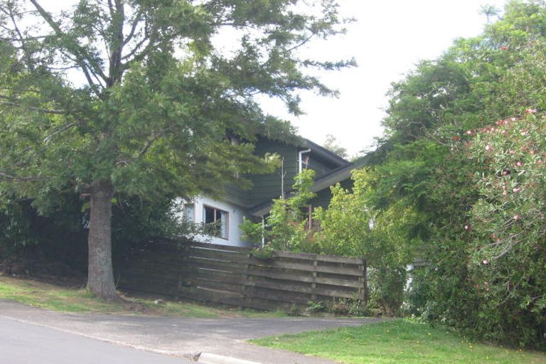 Photo of property in 2/14 Ellice Road, Totara Vale, Auckland, 0629
