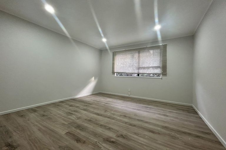 Photo of property in 17 Tomintoul Place, Highland Park, Auckland, 2010