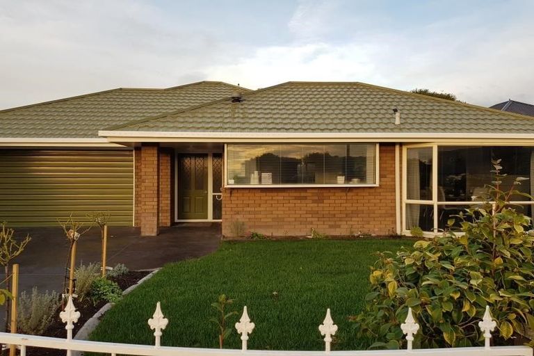 Photo of property in 51 Queenspark Drive, Parklands, Christchurch, 8083