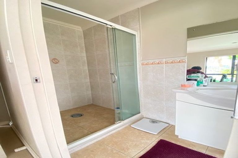 Photo of property in 43 Calypso Way, Unsworth Heights, Auckland, 0632