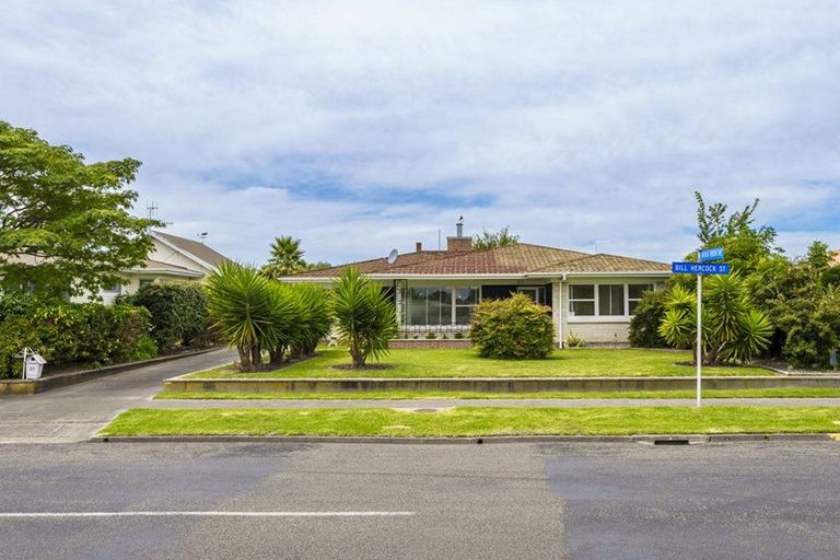 Photo of property in 37 Bill Hercock Street, Pirimai, Napier, 4112