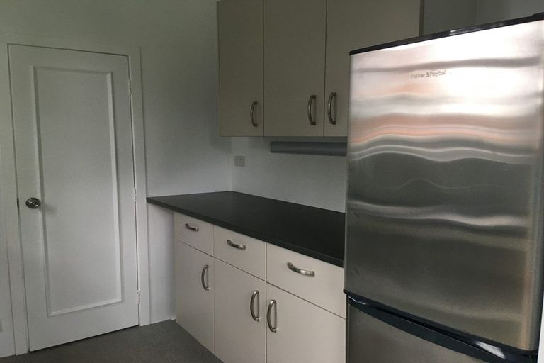 Photo of property in 48 Turanga Road, Henderson Valley, Auckland, 0612