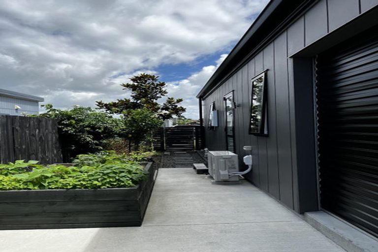 Photo of property in 12 Hirere Road, Whitford, Howick, 2571