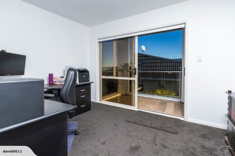 Photo of property in 2/25 Churchill Road, Murrays Bay, Auckland, 0630