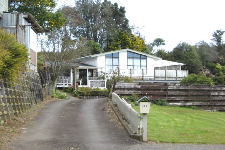 Photo of property in 15a Leatham Avenue, Strandon, New Plymouth, 4312