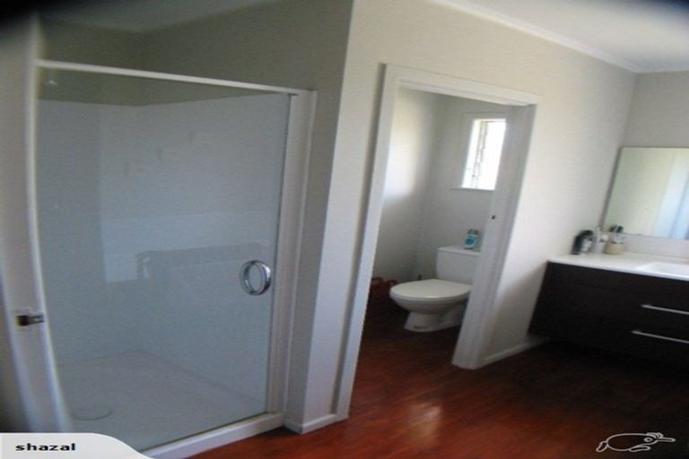 Photo of property in 19 Woodstock Road, Forrest Hill, Auckland, 0620