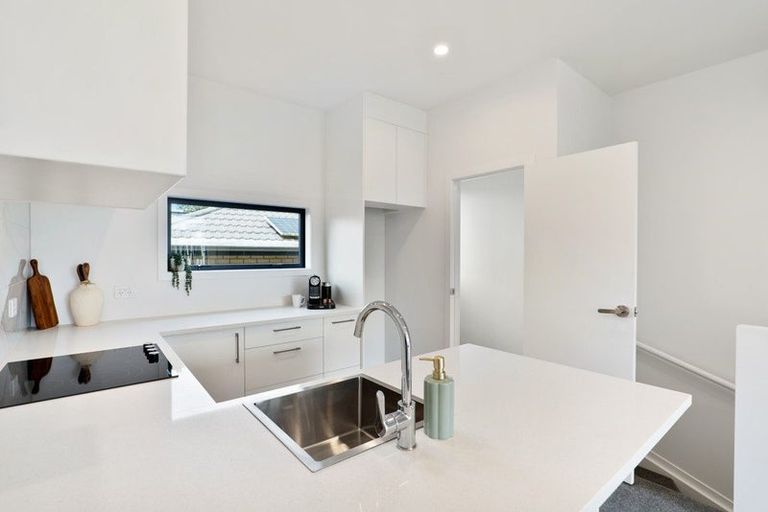 Photo of property in 3 Meg Lane, Glen Eden, 0602