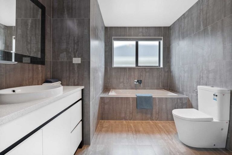 Photo of property in 413 Ormiston Road, Flat Bush, Auckland, 2019