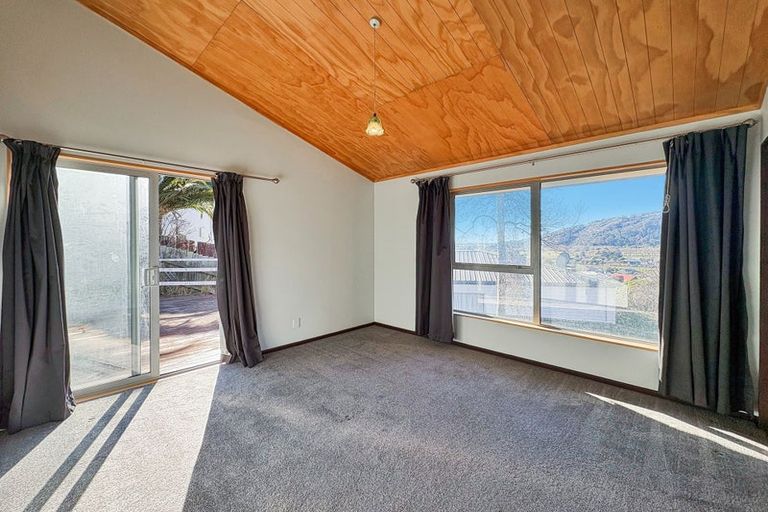 Photo of property in 18 Flinders Road, Heathcote Valley, Christchurch, 8022
