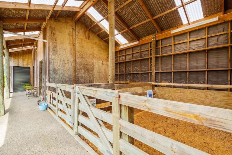 Photo of property in 321 Muriwai Valley Road, Muriwai, Waimauku, 0881