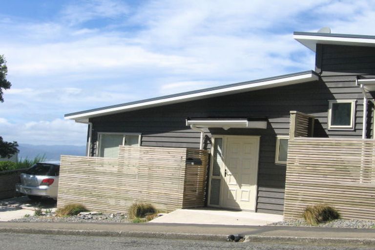 Photo of property in 35 Chartwell Drive, Crofton Downs, Wellington, 6035