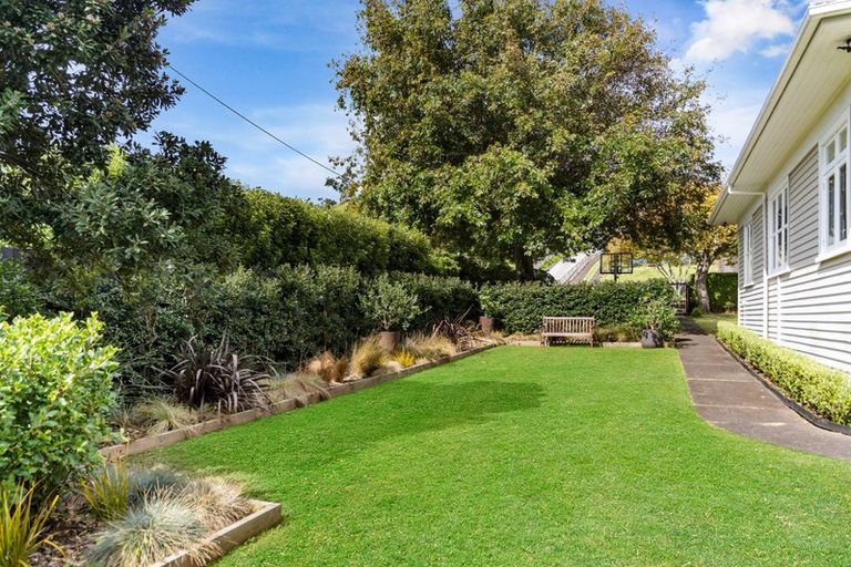 Photo of property in 58 Taylor Road, Mangere Bridge, Auckland, 2022