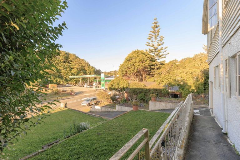 Photo of property in 92 Newlands Road, Newlands, Wellington, 6037