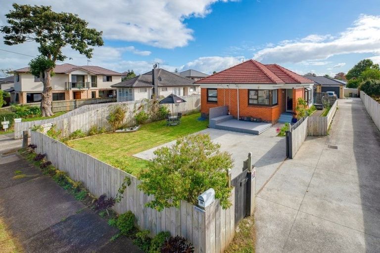 Photo of property in 24 Seddon Avenue, Papatoetoe, Auckland, 2104