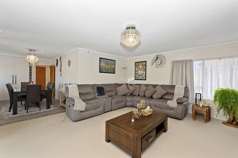 Photo of property in 2/5 Spring Grove, Henderson, Auckland, 0612