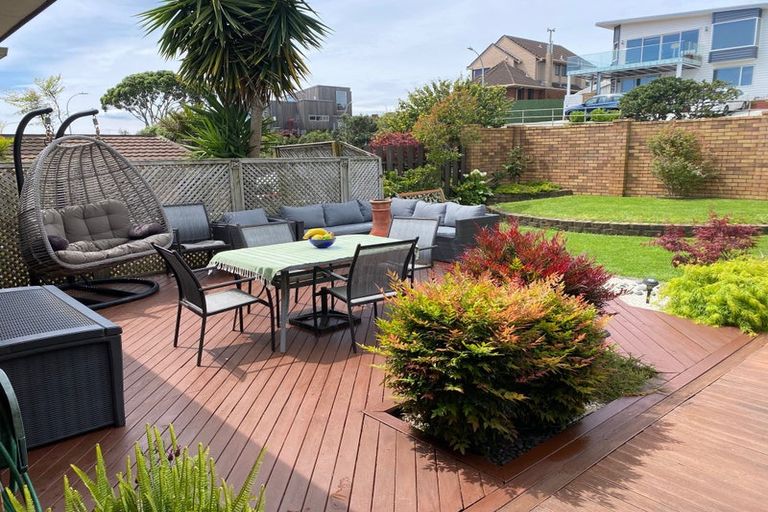 Photo of property in 37 Pigeon Mountain Road, Half Moon Bay, Auckland, 2012