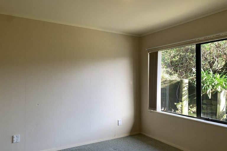 Photo of property in 9 Lanier Place, Glendene, Auckland, 0602