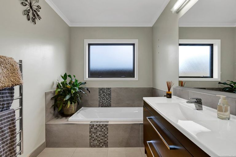 Photo of property in 18a Estate Grove, Inglewood, 4330