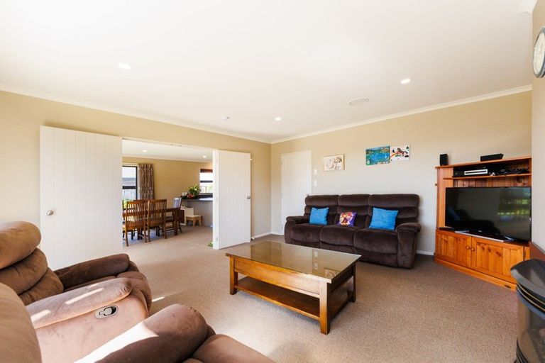 Photo of property in 14 Orlando Way, Kelvin Grove, Palmerston North, 4414