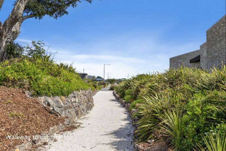 Photo of property in 22 William Gilbert Drive, Mangawhai, 0505