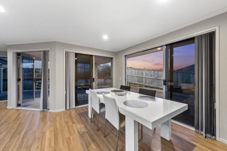 Photo of property in 80 Farnborough Drive, Grandview Heights, Hamilton, 3200