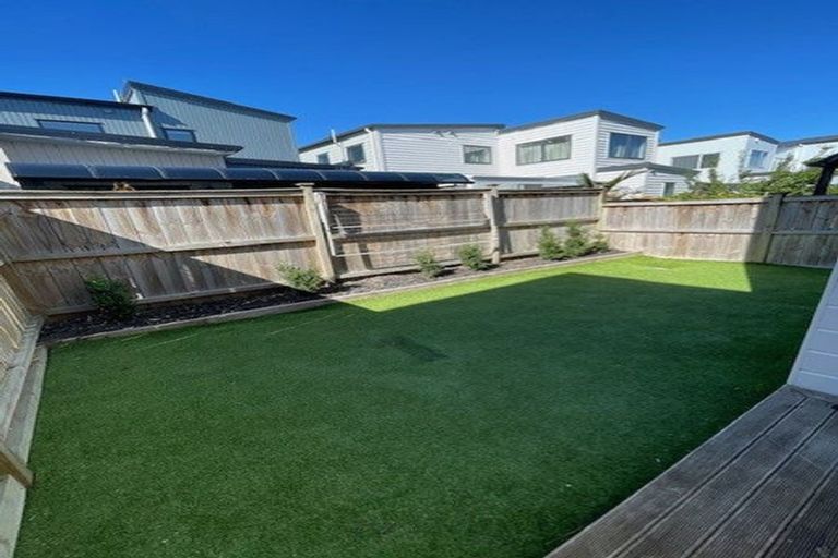 Photo of property in 16 Minhas Road, Papakura, 2110