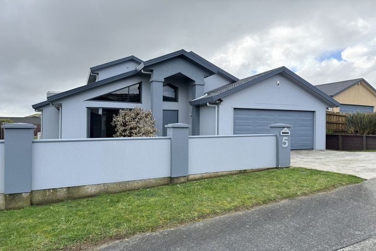 Photo of property in 5 Pigeonwood Lane, Woodridge, Wellington, 6037