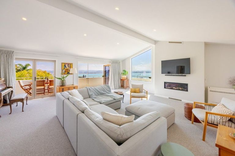 Photo of property in 17 Roslyn Road, Bluff Hill, Napier, 4110