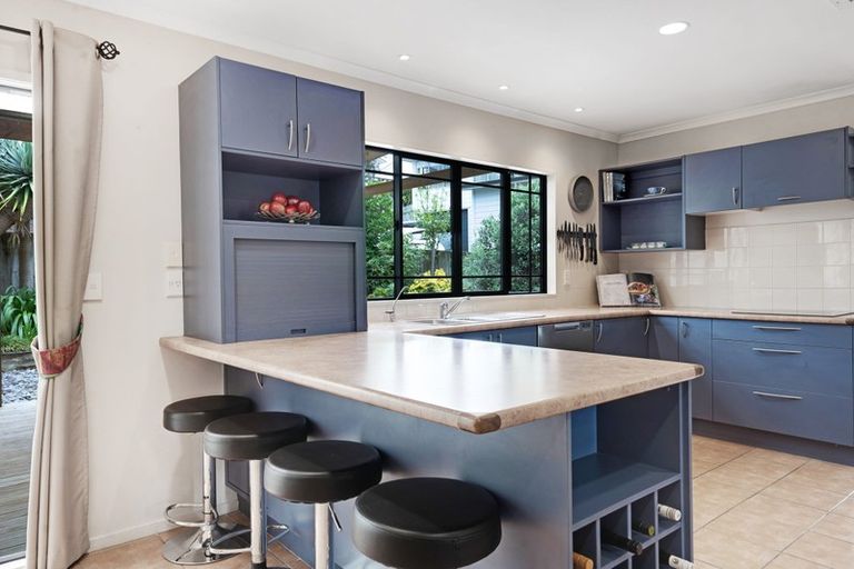 Photo of property in 41 Bronzewing Terrace, Unsworth Heights, Auckland, 0632