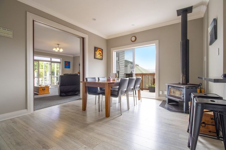 Photo of property in 6 Aranui Street, Maupuia, Wellington, 6022