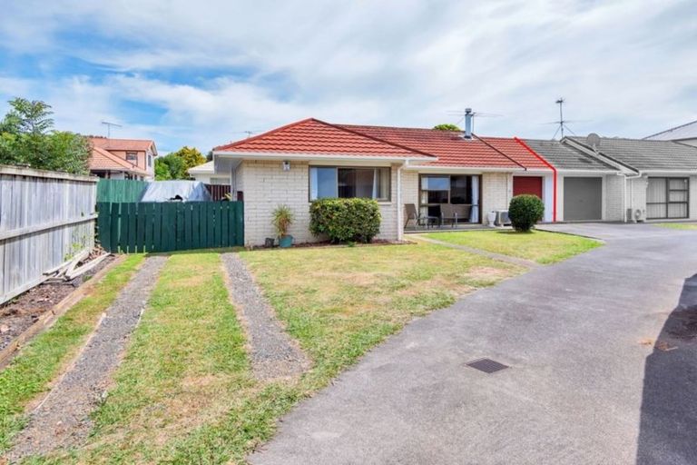 Photo of property in 2/27a Scott Road, Papakura, 2110