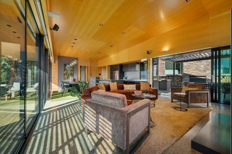 Photo of property in 10 Kanuka Rise, Albert Town, Wanaka, 9305