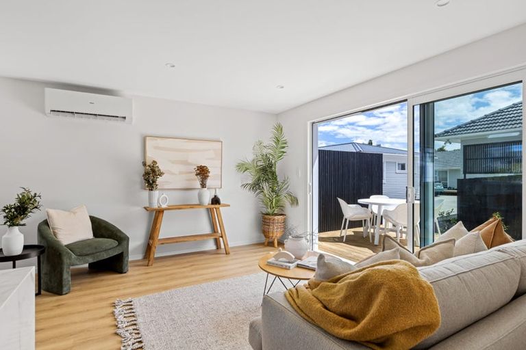 Photo of property in 15a Hamurana Place, Te Atatu Peninsula, Auckland, 0610