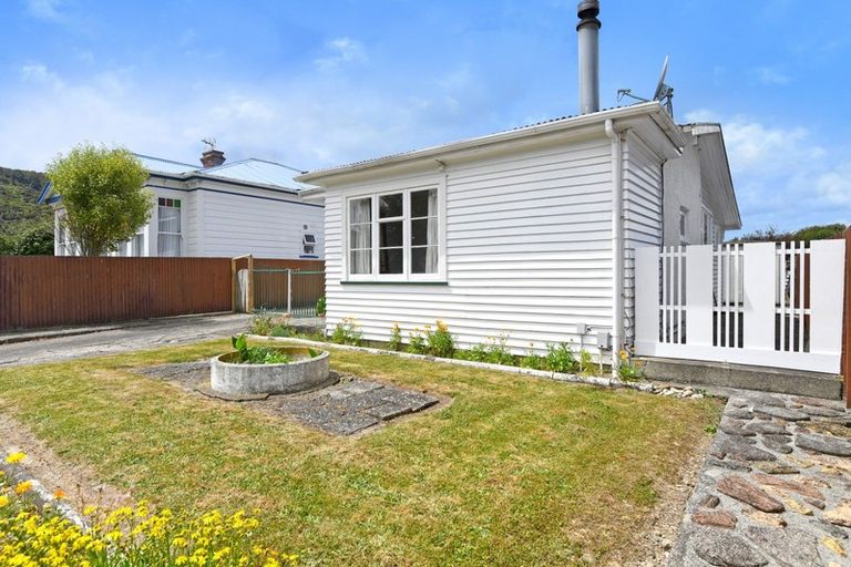 Photo of property in 102 Gibbons Street, Ebdentown, Upper Hutt, 5018