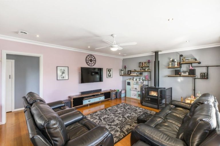 Photo of property in 2 Busing Avenue, Papakura, 2110