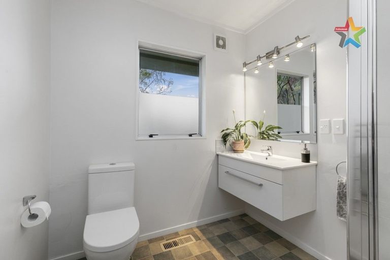 Photo of property in 16 Summit Road, Fairfield, Lower Hutt, 5011