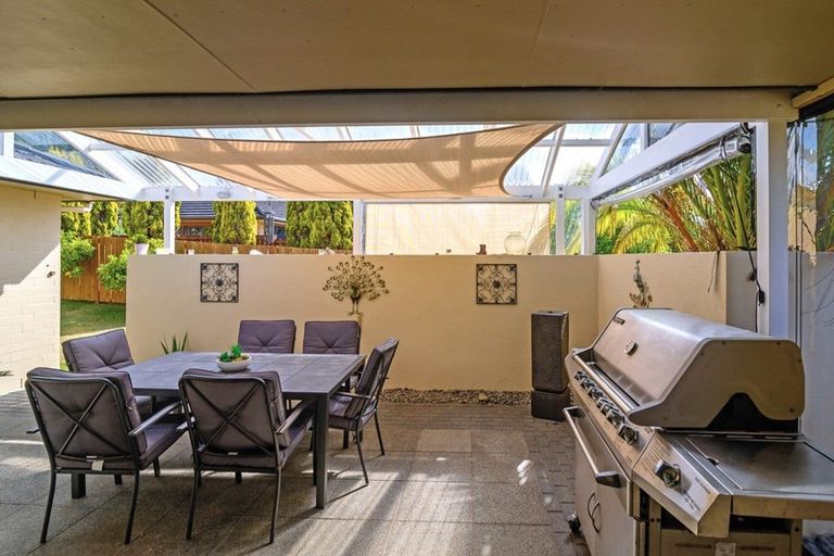 Photo of property in 19 Heaphy Place, Pukehangi, Rotorua, 3015