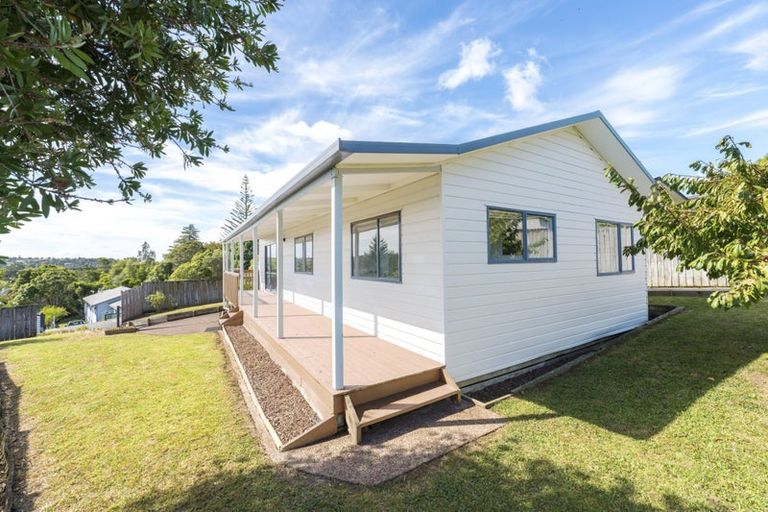 Photo of property in 5 Parrs Cross Road, Henderson, Auckland, 0612