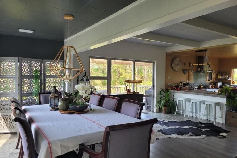 Photo of property in 15 Linda Street, Oakura, 4314