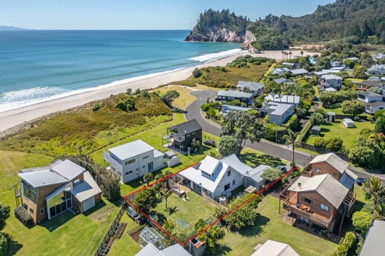 Photo of property in 15 Moray Place, Whiritoa, Whangamata, 3691