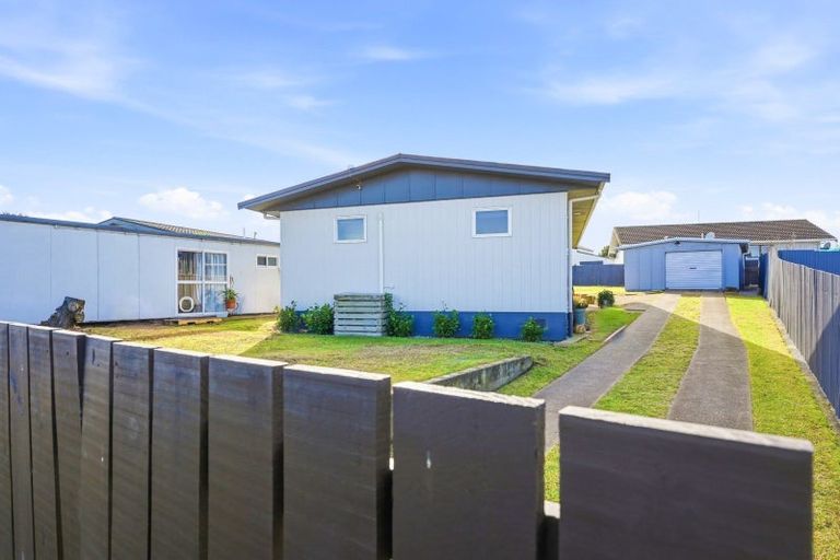 Photo of property in 60 Hinau Street, Castlecliff, Whanganui, 4501